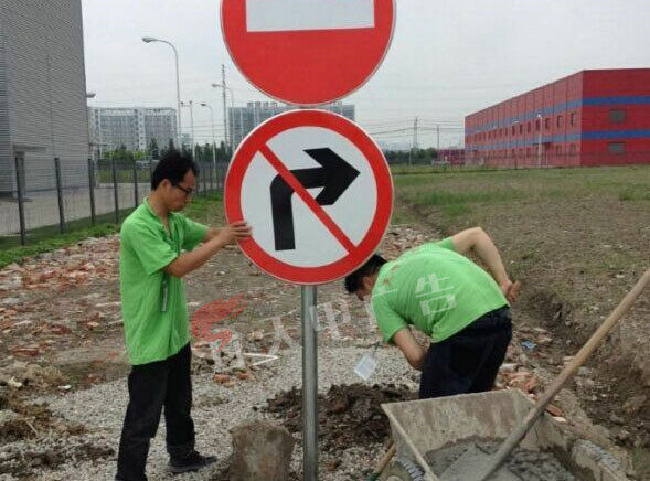 厂区指示路牌